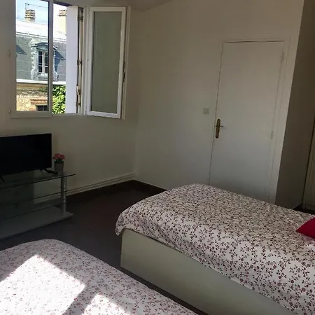 Cafe De La Gare Hotel